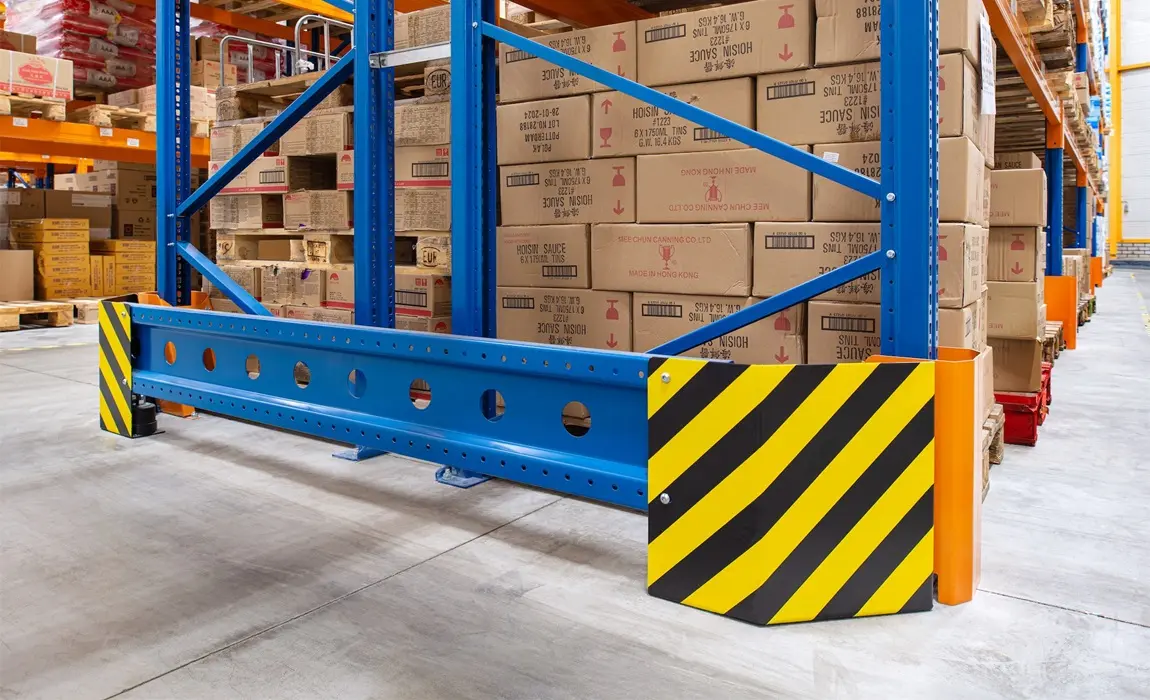 palettenregal-lackiert-rammschutz Palettenregal lackiert mit Rammschutz